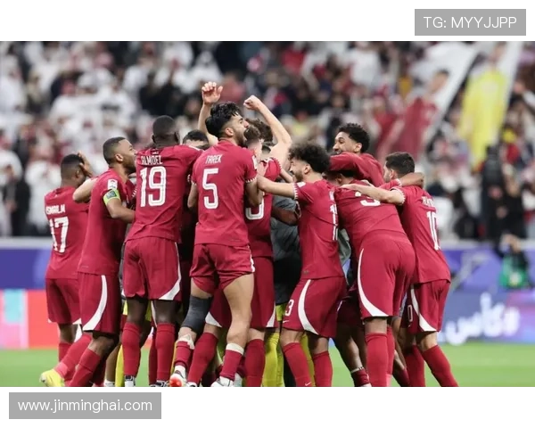 近期备受瞩目的足球明星有哪些他们的表现如何引发了球迷热议