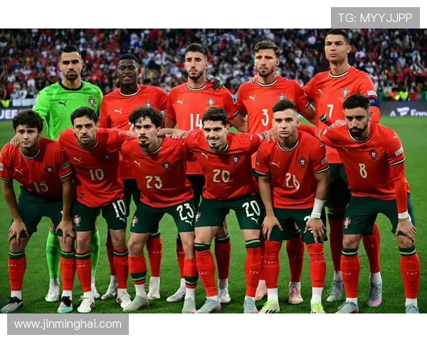 哪个足球明星在抖音上分享生活点滴引发粉丝热议和关注